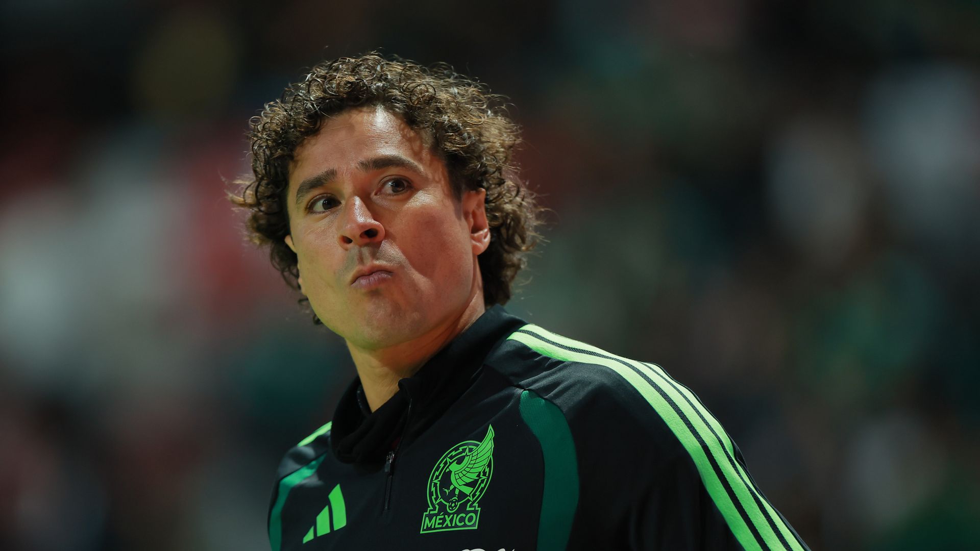 Guillermo Ochoa antes de un partido con la Selección Mexicana